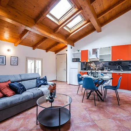 Casa Luce - Bright, Stylish And Apartment